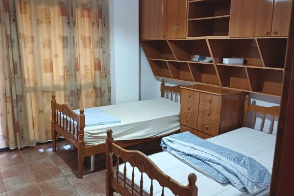 Shtepi me qera Apartament ne Tirane, 2+1, Mobilimi E mobiluar, Pagesa 60,000  Leke.