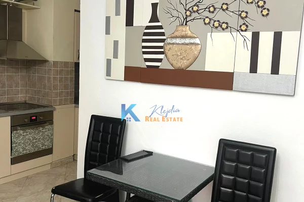 Shtepi me qera Apartament ne Tirane, Garsoniere, Mobilimi E mobiluar, Pagesa 500  Euro.