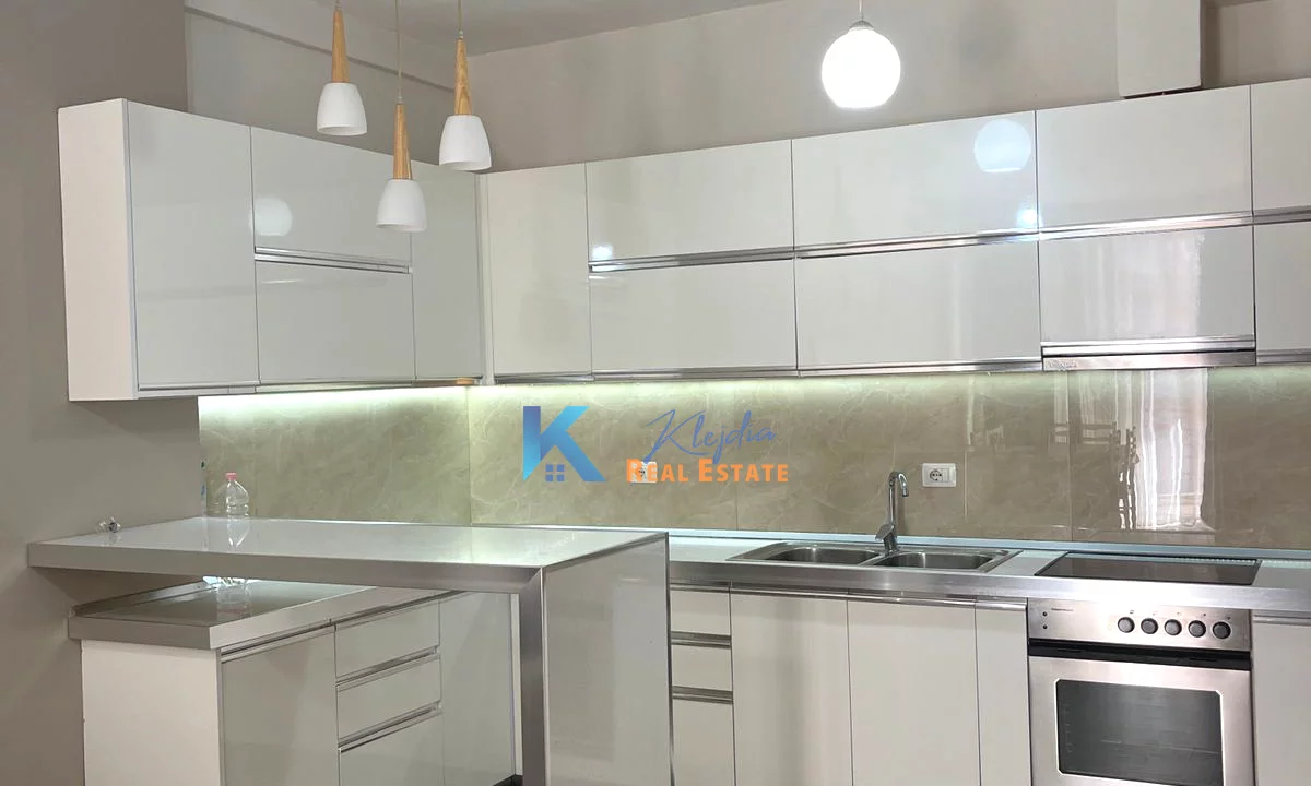 Shtepi me qera Apartament ne Tirane, 2+1, Mobilimi E mobiluar, Pagesa 700  Euro.