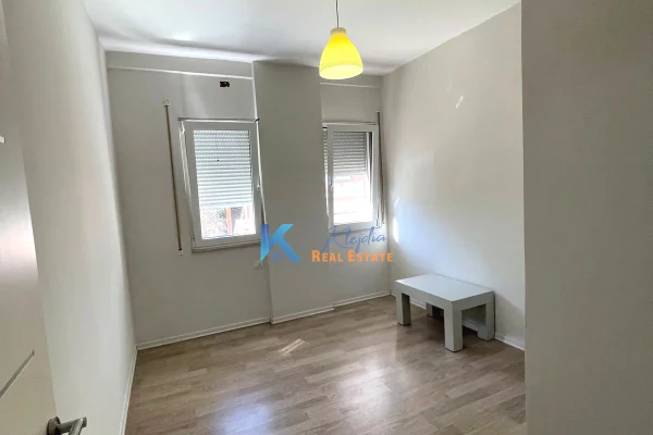 Shtepi me qera Apartament ne Tirane, 2+1, Mobilimi E mobiluar, Pagesa 700  Euro.