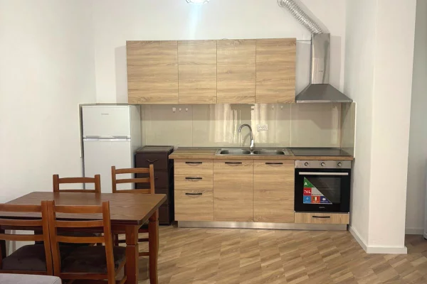 Shtepi me qera Apartament ne Tirane, 1+1, Mobilimi E mobiluar, Pagesa 400  Euro.