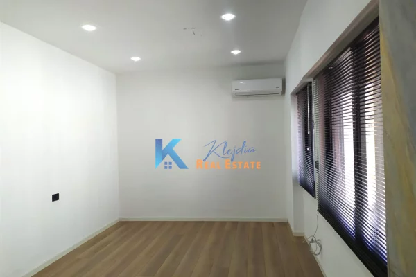 Zyrë me qira në Bllok