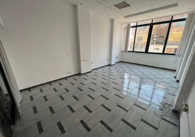 Qera,ambient per zyre me tualet ,40m2 ,Kati 2 ,Me kondicioner: 35.000 leke,📍21 Dhjetori 