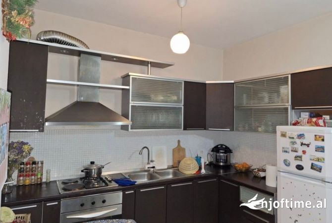 Shtepi ne shitje Apartament ne Tirane, 1+1, Mobilimi E mobiluar, Pagesa 118,200  Euro.
