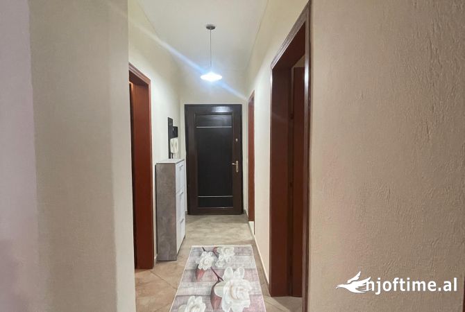 Shtepi ne shitje Apartament ne Tirane, 2+1, Mobilimi E mobiluar, Pagesa 111,500  Euro.