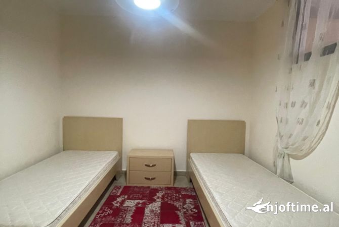 Shtepi ne shitje Apartament ne Tirane, 2+1, Mobilimi E mobiluar, Pagesa 111,500  Euro.