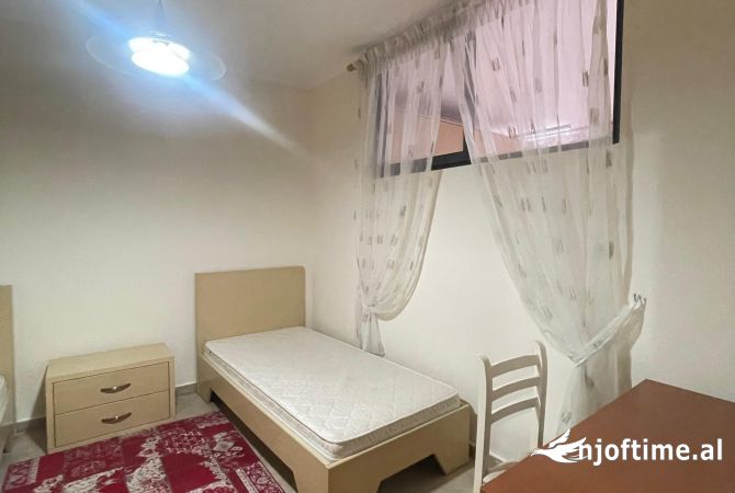 Shtepi ne shitje Apartament ne Tirane, 2+1, Mobilimi E mobiluar, Pagesa 111,500  Euro.
