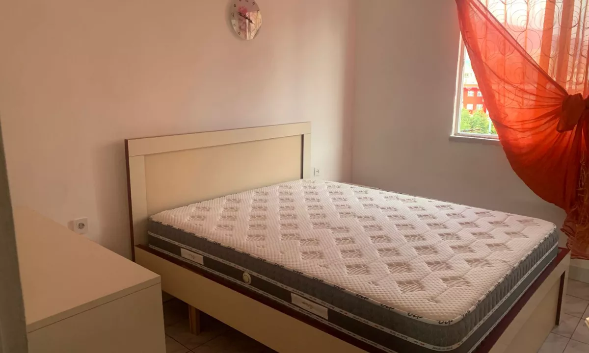 Shtepi me qera Apartament ne Tirane, 1+1, Mobilimi E mobiluar, Pagesa 450  Euro.