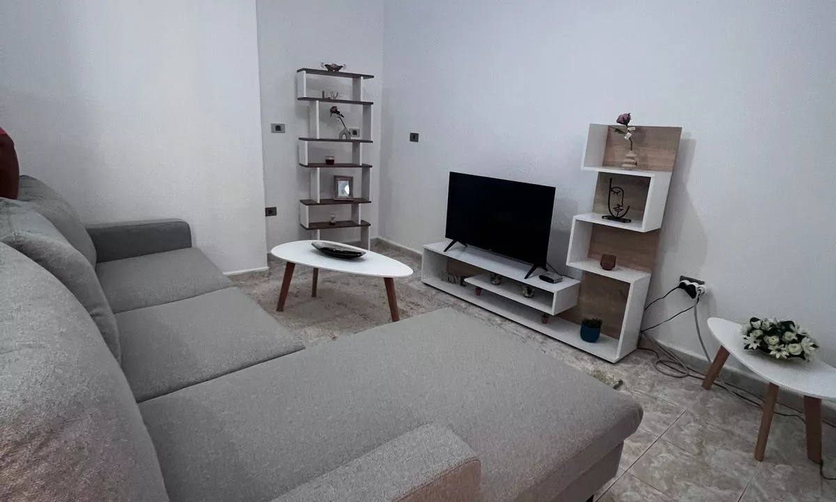 Shtepi me qera Apartament ne Tirane, 1+1, Mobilimi E mobiluar, Pagesa 550  Euro.
