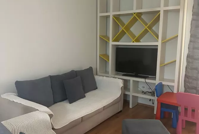🚨Jepet me qera apartament 2+1+verand   📍Rruga e Kosovarëve