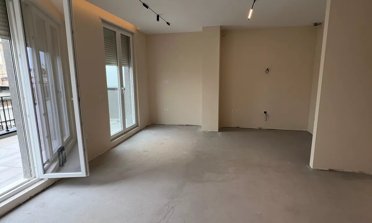 Shtepi ne shitje Apartament ne Tirane, 2+1, Mobilimi Pjeserisht e mobiluar, Pagesa 314,000  Euro.