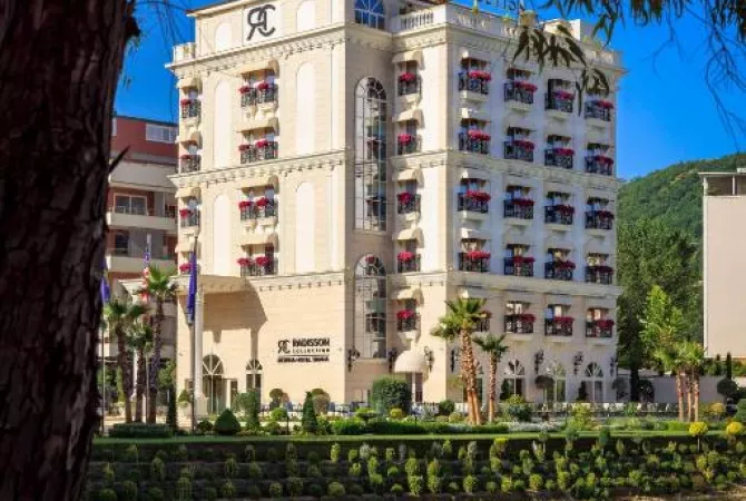 🚨Jepet me qera apartament 2+1+2+bllk+🅿  📍Liqeni i Thate ,prane hotel Radisson 