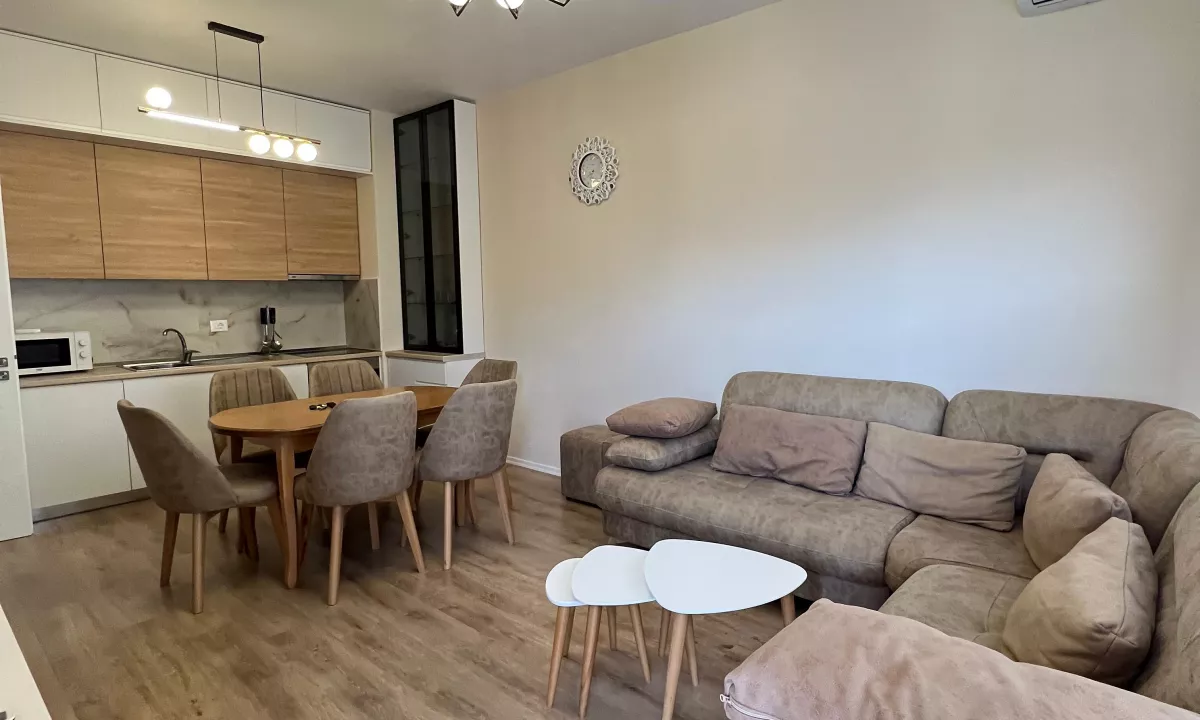 Shtepi me qera Apartament ne Tirane, 2+1, Mobilimi E mobiluar, Pagesa 650  Euro.