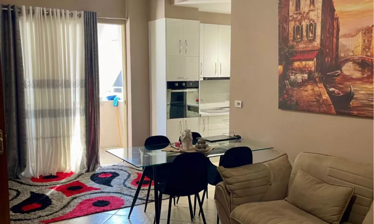 Shtepi ne shitje Apartament ne Tirane, 2+1, Mobilimi E mobiluar, Pagesa 129,000  Euro.