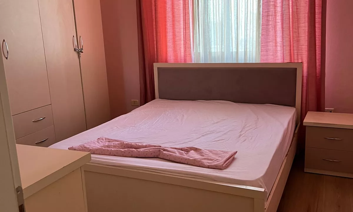 Shtepi me qera Apartament ne Tirane, 2+1, Mobilimi E mobiluar, Pagesa 445  Euro.