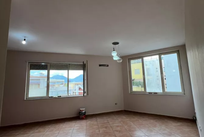 Jepet me  Qera Apartament 2+1+2tualete+Parkim për banim / zyre 📍Liqeni i Thatë