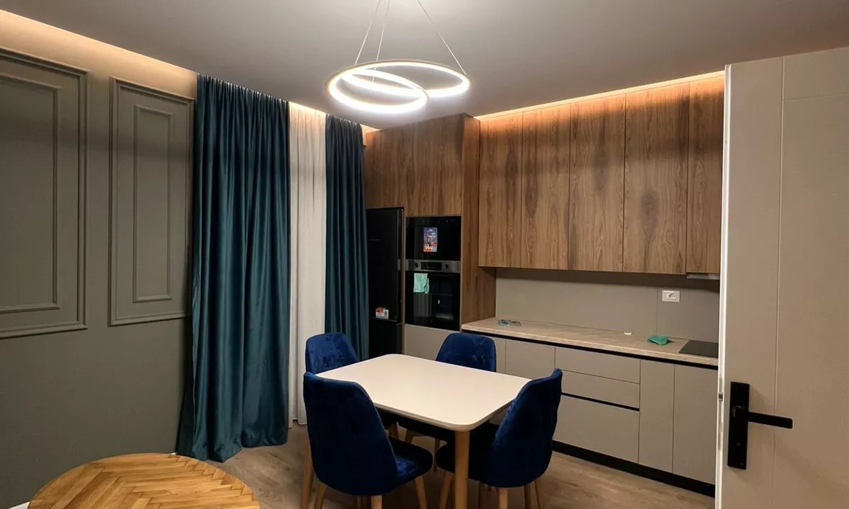 Shtepi me qera Apartament ne Tirane, 3+1, Mobilimi E mobiluar, Pagesa 650  Euro.