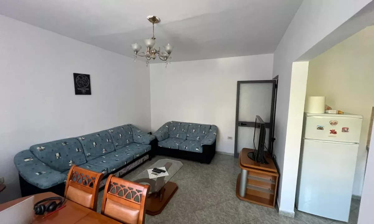 Shtepi ne shitje Apartament ne Tirane, 1+1, Mobilimi E mobiluar, Pagesa 103,000  Euro.