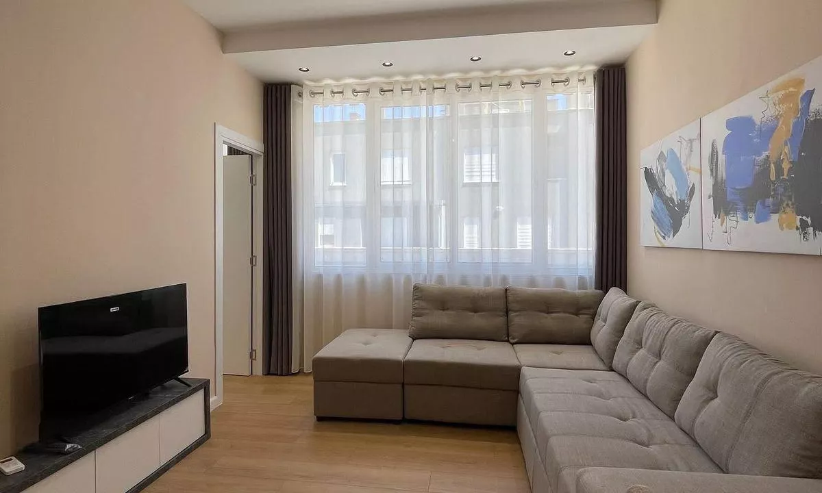 Shtepi ne shitje Apartament ne Tirane, 2+1, Mobilimi E mobiluar, Pagesa 143,000  Euro.