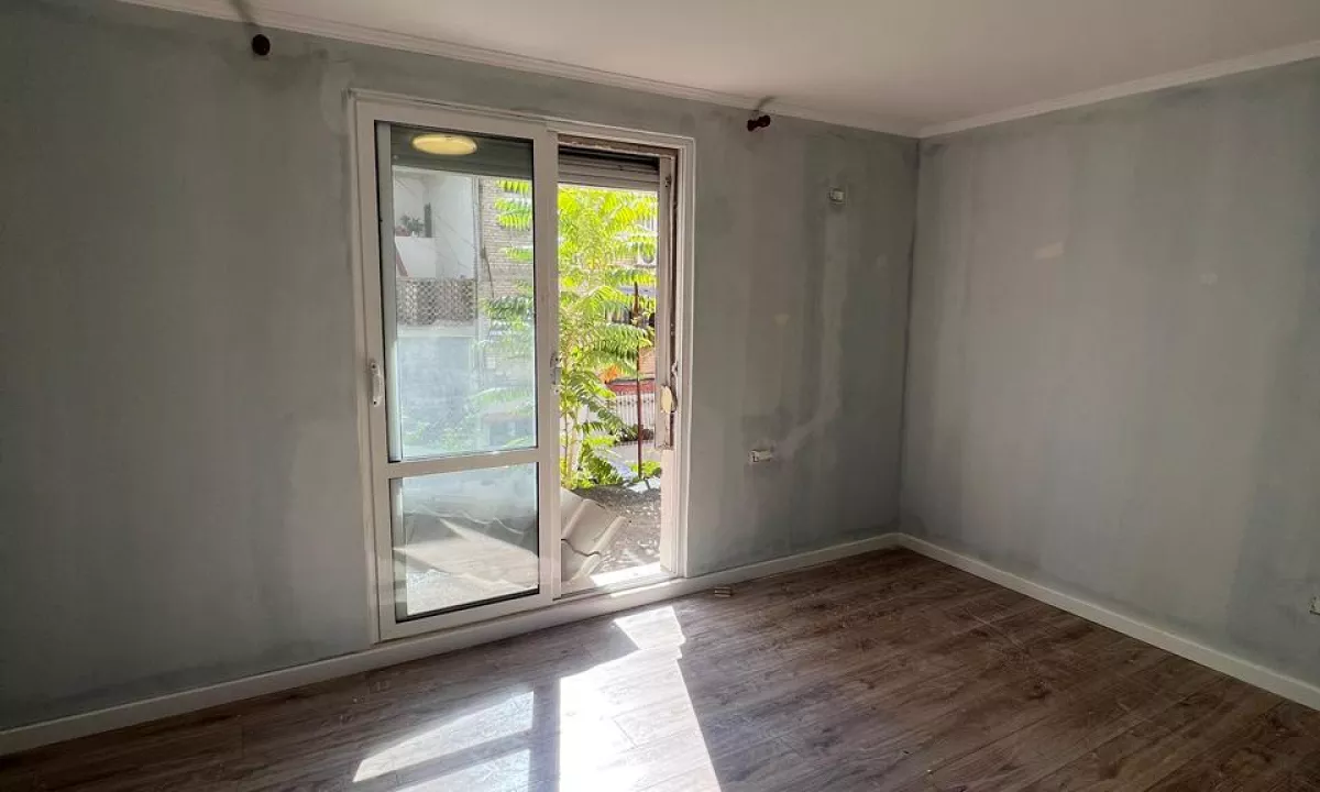 Shtepi ne shitje Apartament ne Tirane, 2+1, Mobilimi Bosh, pa mobiluar, Pagesa 130,000  Euro.