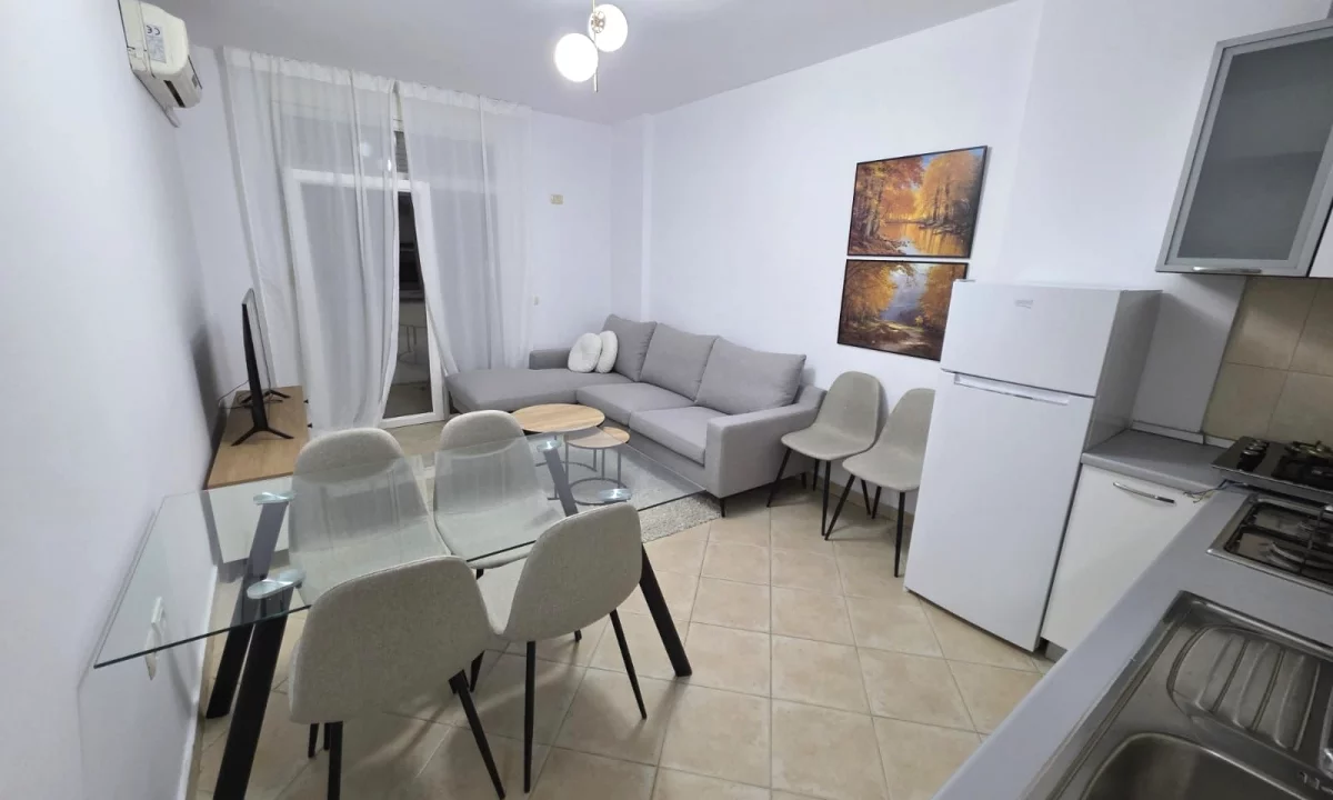 Shtepi me qera Apartament ne Tirane, 1+1, Mobilimi E mobiluar, Pagesa 640  Euro.