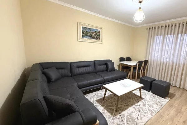 Shtepi me qera 2+1 ne Tirane - 660 Euro