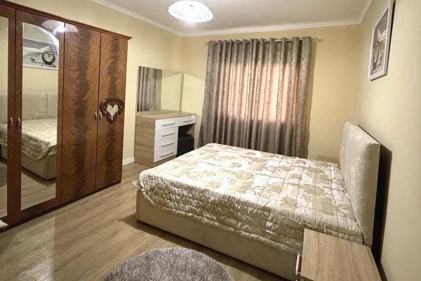 Shtepi me qera Apartament ne Tirane, 2+1, Mobilimi E mobiluar, Pagesa 660  Euro.