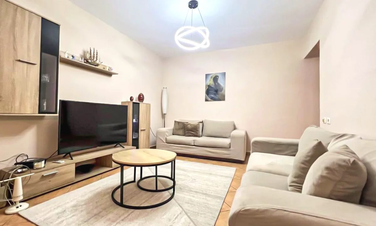 Shtepi me qera Apartament ne Tirane, 2+1, Mobilimi E mobiluar, Pagesa 699  Euro.