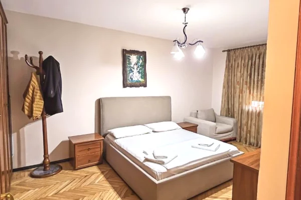 Shtepi me qera Apartament ne Tirane, 2+1, Mobilimi E mobiluar, Pagesa 699  Euro.