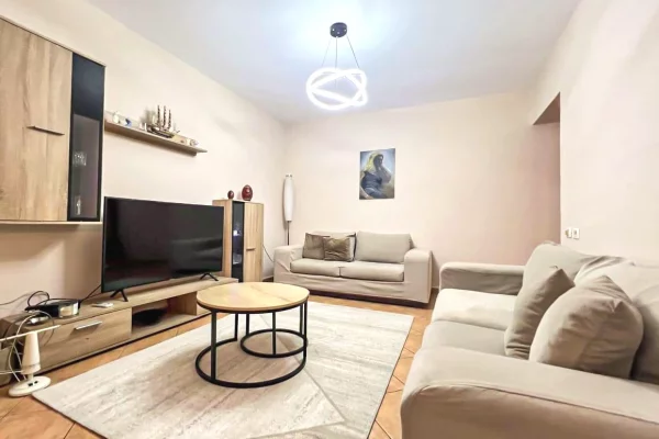Shtepi me qera Apartament ne Tirane, 2+1, Mobilimi E mobiluar, Pagesa 699  Euro.