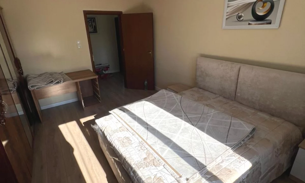 Shtepi ne shitje Apartament ne Tirane, 2+1, Mobilimi E mobiluar, Pagesa 134,900  Euro.