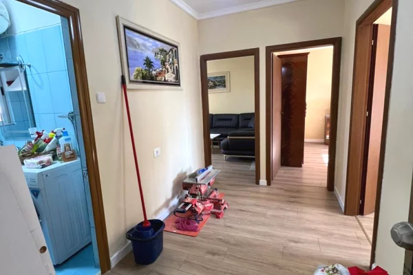Shtepi ne shitje Apartament ne Tirane, 2+1, Mobilimi E mobiluar, Pagesa 134,900  Euro.