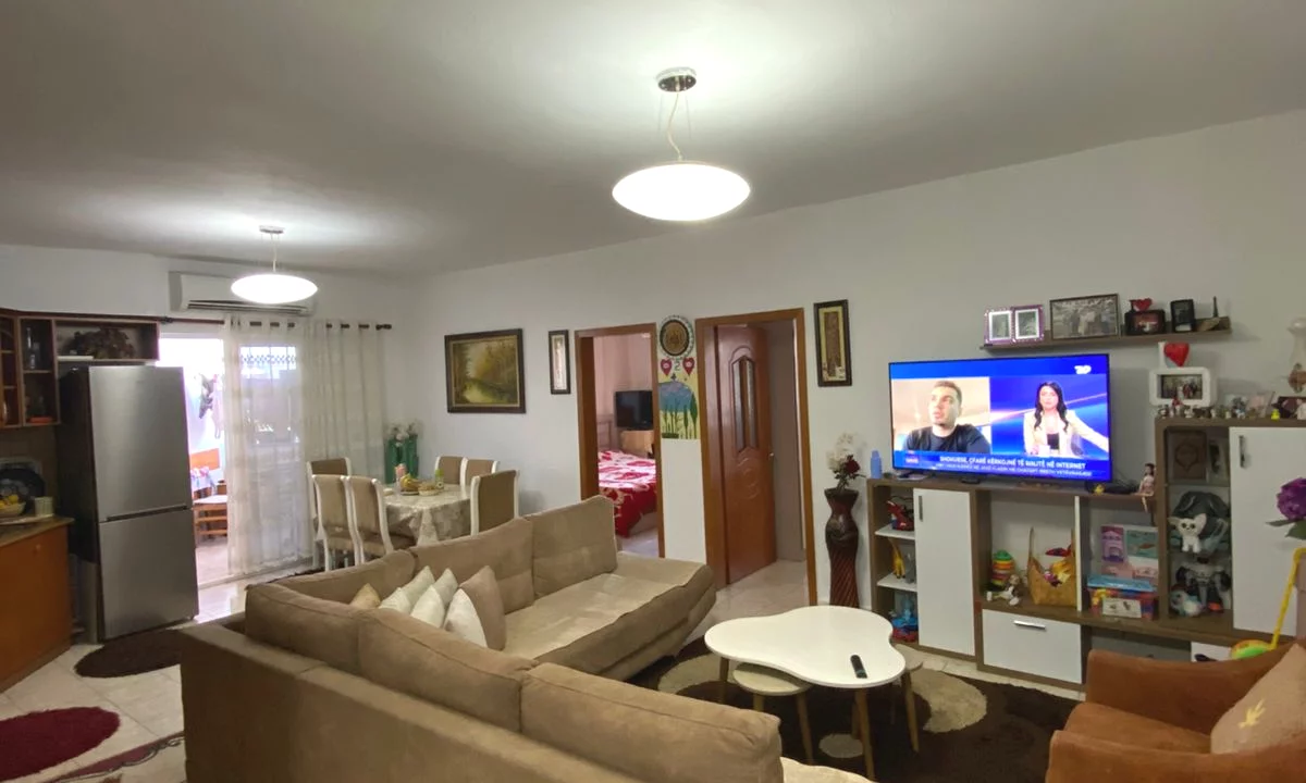 Shtepi ne shitje Apartament ne Tirane, 2+1, Mobilimi E mobiluar, Pagesa 155,000  Euro.