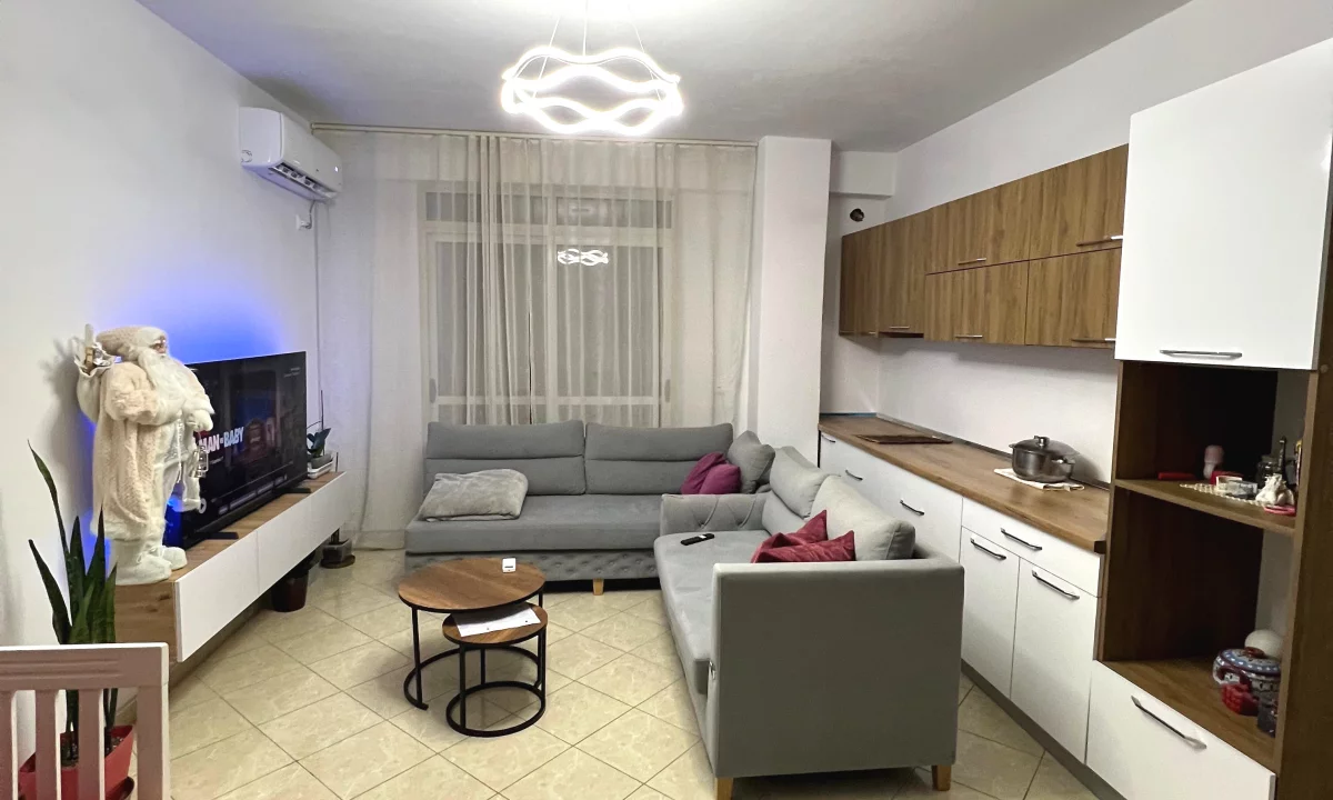 Shtepi ne shitje Apartament ne Tirane, 2+1, Mobilimi E mobiluar, Pagesa 140,000  Euro.
