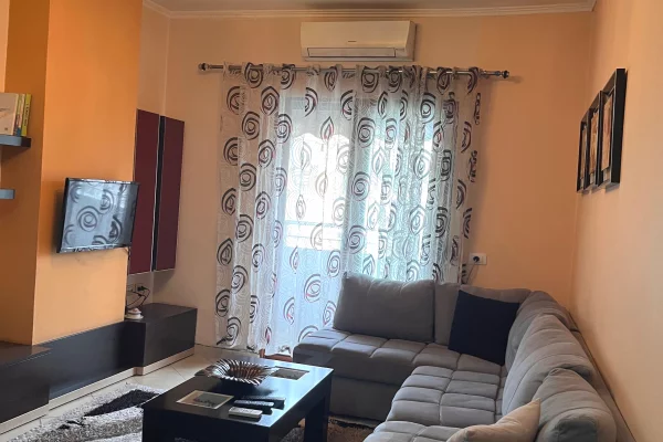 Jepet me qera 1+1 Astir 400€