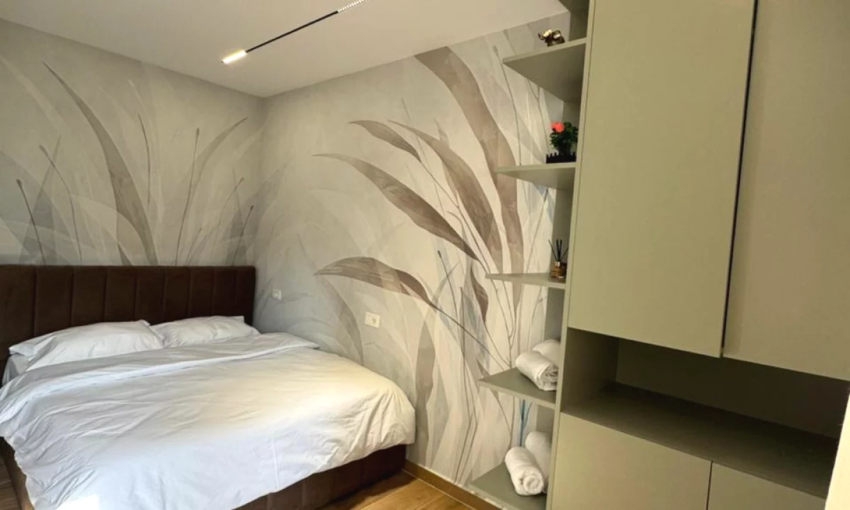 Shtepi ne shitje Apartament ne Tirane, Garsoniere, Mobilimi E mobiluar, Pagesa 255,003  Euro.