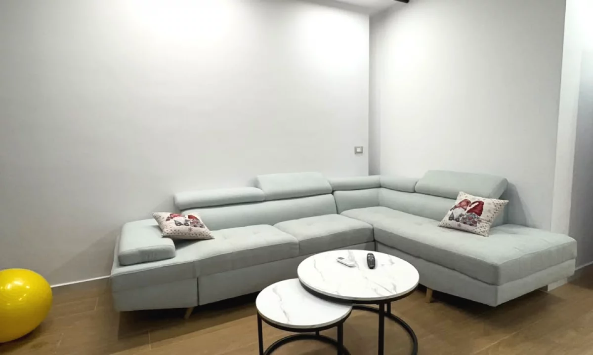 Shtepi me qera Apartament ne Tirane, 2+1, Mobilimi E mobiluar, Pagesa 550  Euro.