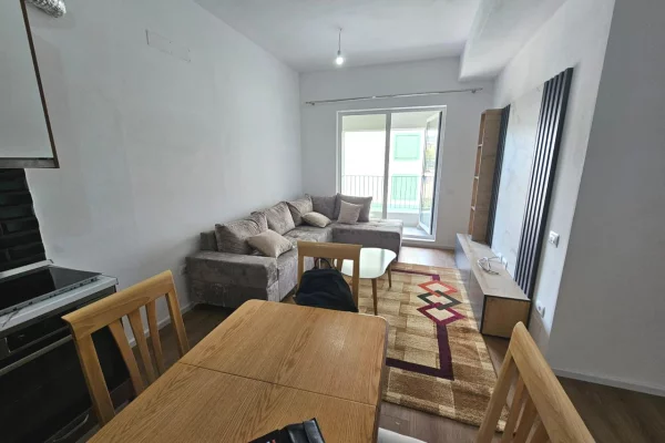 Shtepi me qera 2+1 ne Tirane - 500 Euro