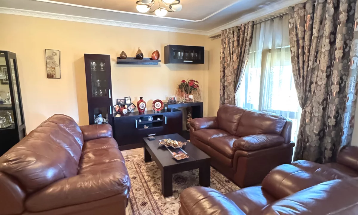 Shtepi me qera Apartament ne Tirane, 2+1, Mobilimi E mobiluar, Pagesa 450  Euro.