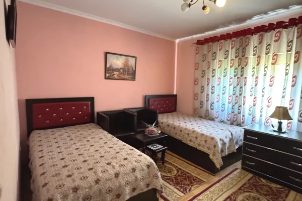 Shtepi me qera Apartament ne Tirane, 2+1, Mobilimi E mobiluar, Pagesa 450  Euro.