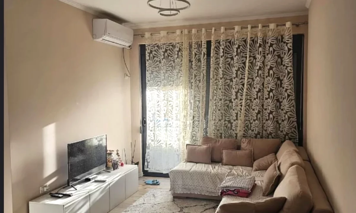 Shtepi me qera Apartament ne Tirane, 1+1, Mobilimi E mobiluar, Pagesa 399  Euro.