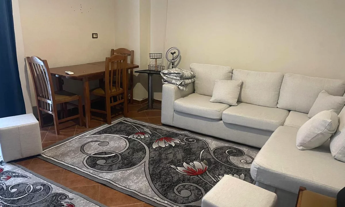 Shtepi me qera Apartament ne Tirane, 1+1, Mobilimi E mobiluar, Pagesa 400  Euro.