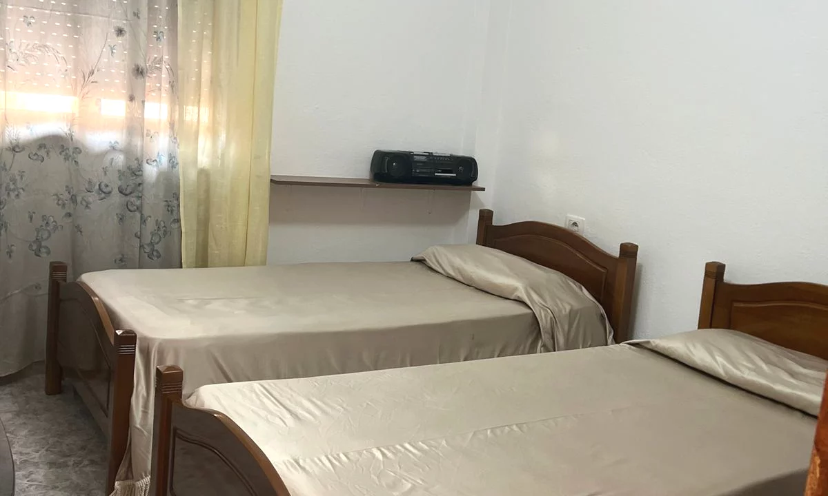 Shtepi me qera Apartament ne Tirane, 1+1, Mobilimi E mobiluar, Pagesa 450  Euro.