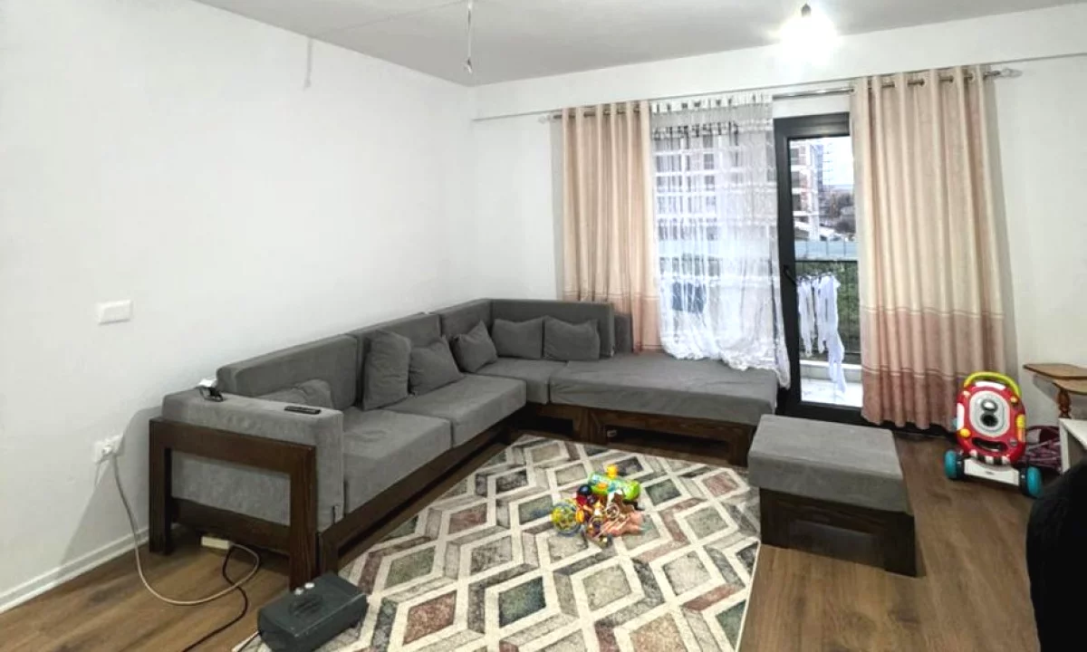 Shtepi ne shitje Apartament ne Tirane, 2+1, Mobilimi E mobiluar, Pagesa 156,002  Euro.