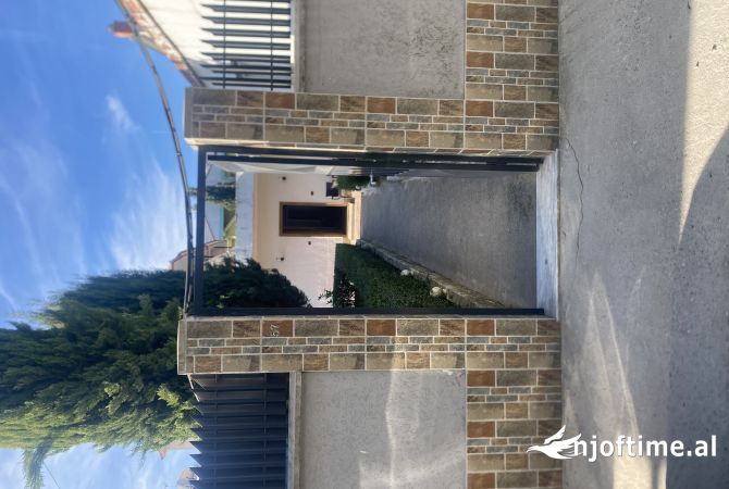 Shtepi ne shitje Shtepi Private ne Tirane, 2+1, Mobilimi E mobiluar, Pagesa 155,000  Euro.