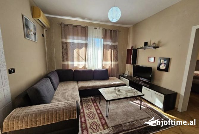 Shtepi ne shitje Shtepi Private ne Tirane, 2+1, Mobilimi E mobiluar, Pagesa 155,000  Euro.