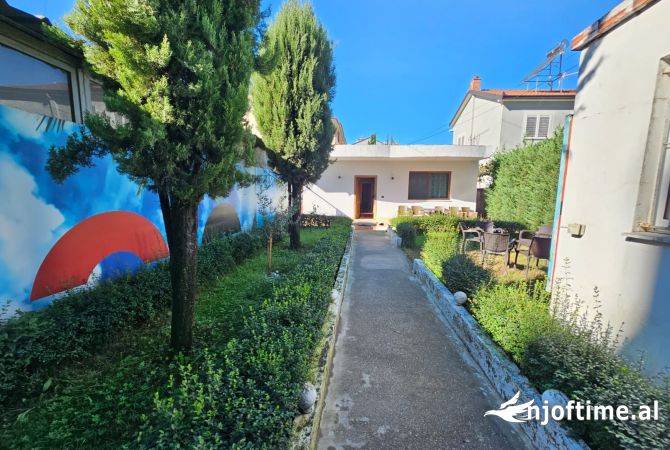 Shtepi ne shitje Shtepi Private ne Tirane, 2+1, Mobilimi E mobiluar, Pagesa 155,000  Euro.