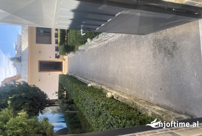 Shtepi ne shitje Shtepi Private ne Tirane, 2+1, Mobilimi E mobiluar, Pagesa 155,000  Euro.