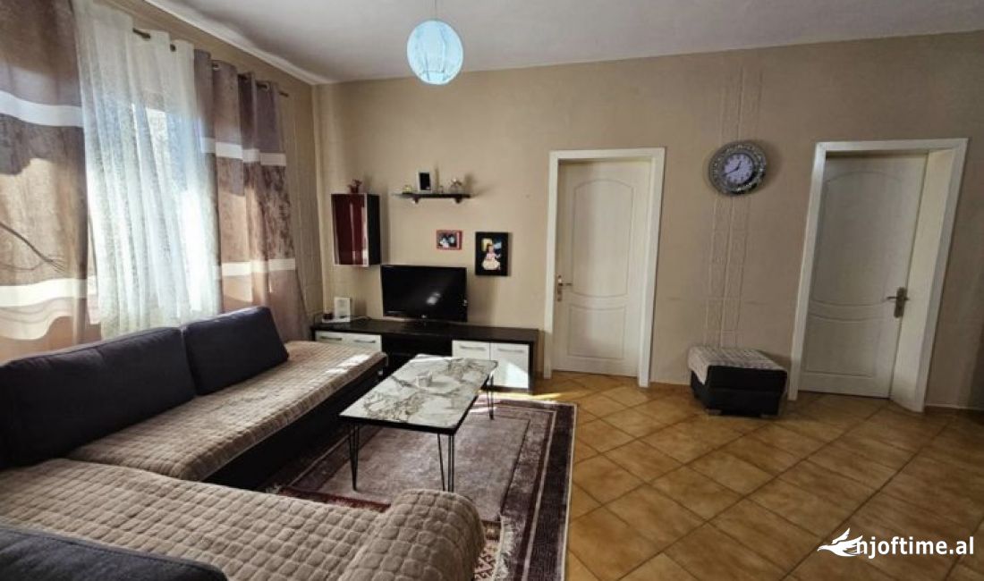 Shtepi ne shitje Shtepi Private ne Tirane, 2+1, Mobilimi E mobiluar, Pagesa 155,000  Euro.