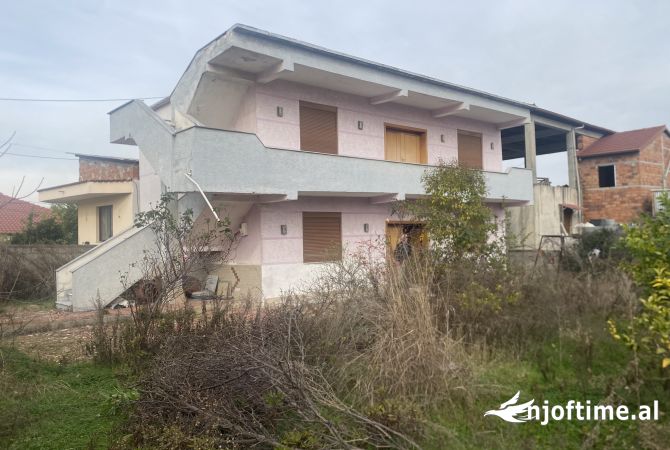 Shitet shtepi te Univers City